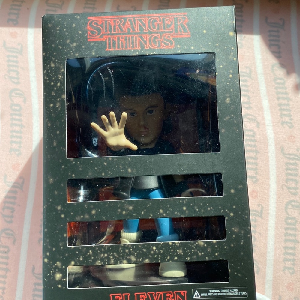 Stranger Things vinyl figure(ELEVEN)